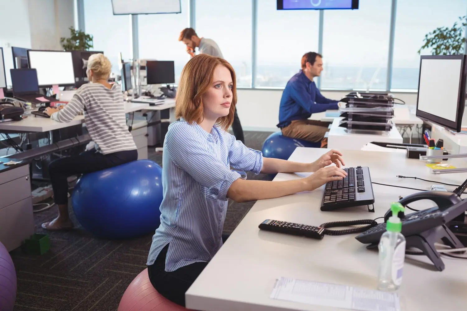 Zdrowe nawyki w pracy: Ergonomia i wellness w biurze