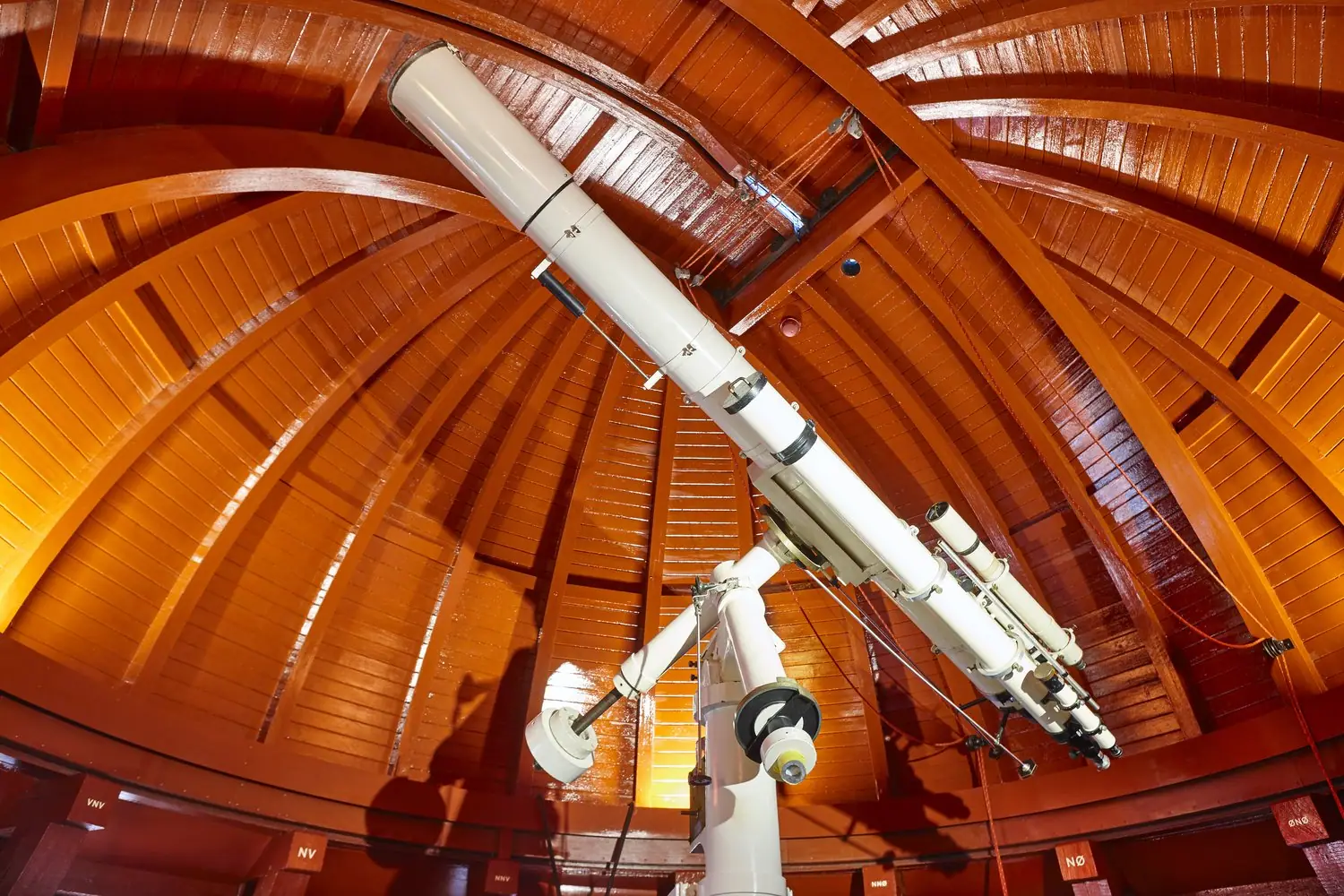 Domowe obserwatorium: Jak rozpocząć przygodę z astronomią