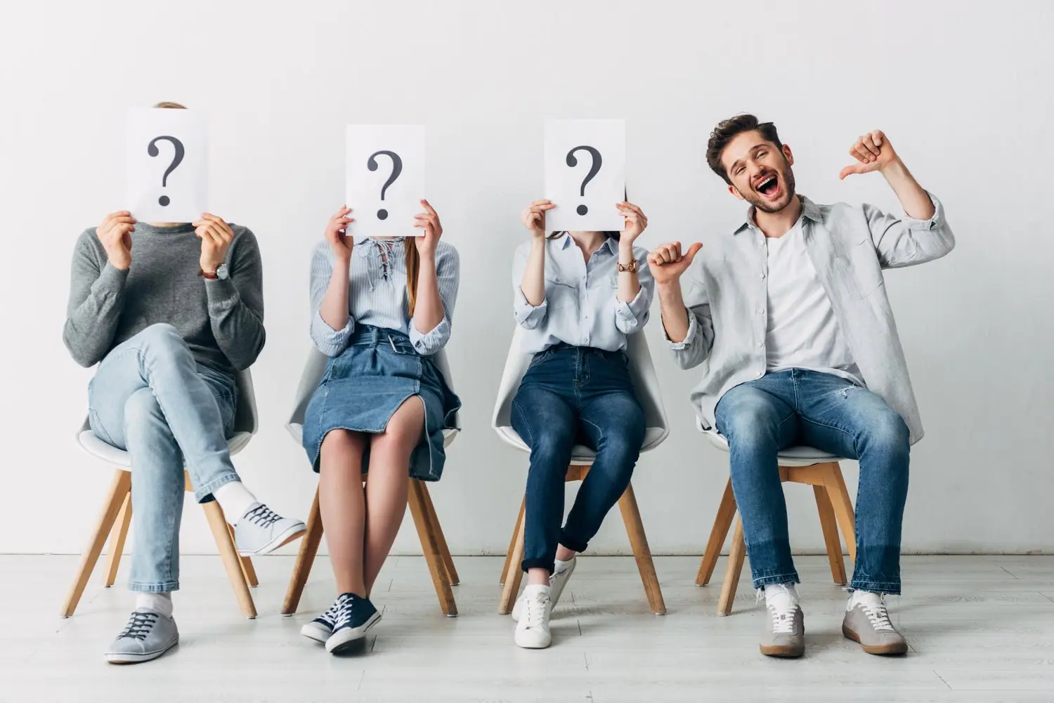 Quiz night: Jak przygotować wieczór zagadek dla znajomych