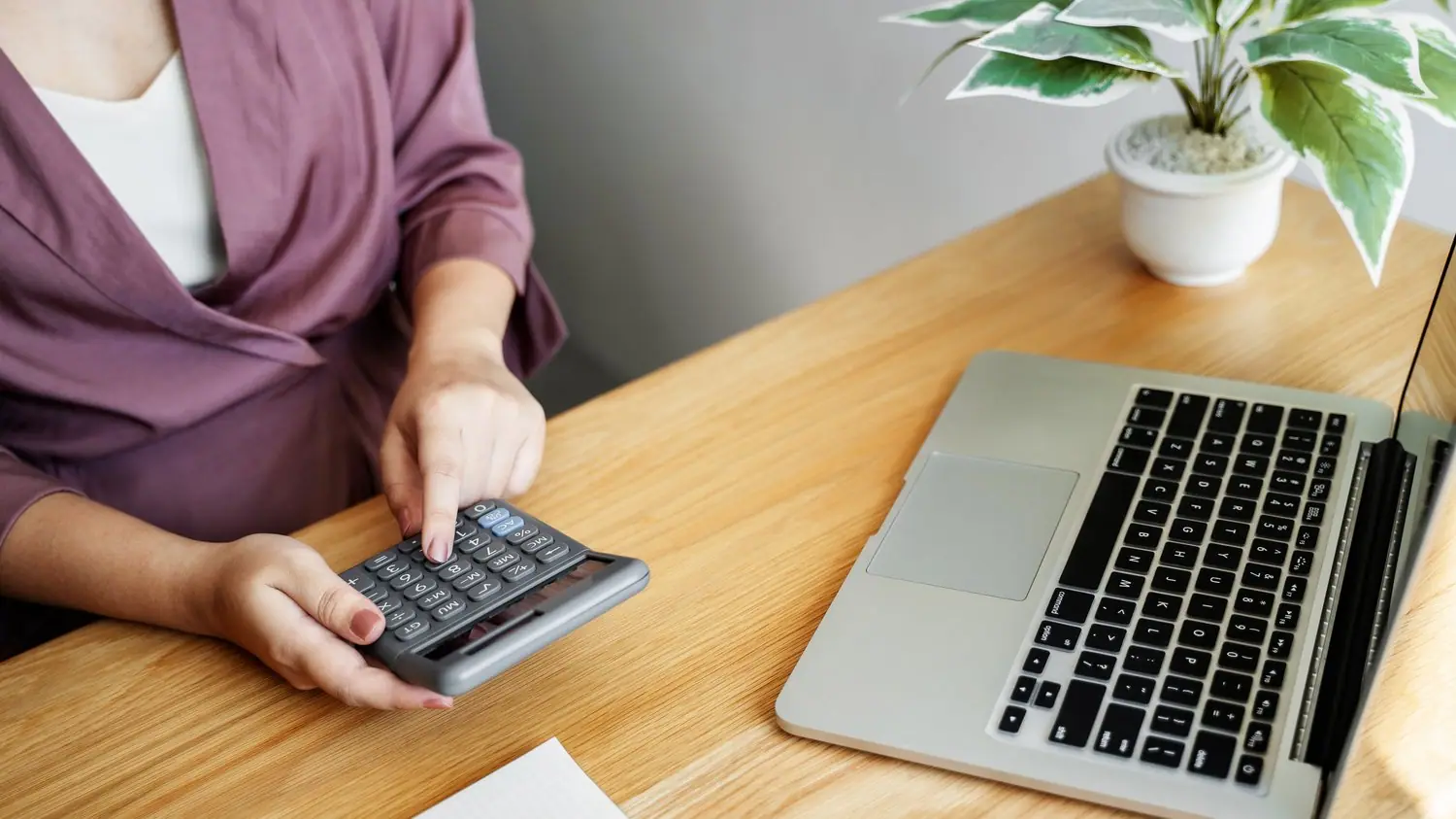 Jak rozliczyć VAT od sprzedaży online: Praktyczny przewodnik dla e-commerce