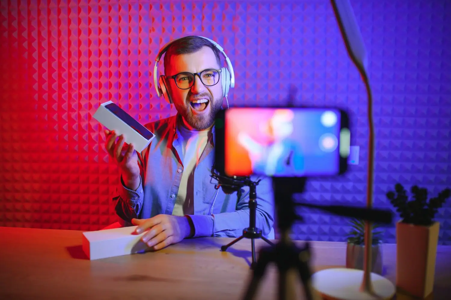 Jak założyć kanał YouTube i zarabiać na treściach: Przewodnik monetyzacji